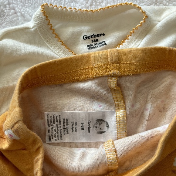 Baby Clothes 
3-6 Months 
Matching sets
Yellow flowers outfit - Picture 5 of 5